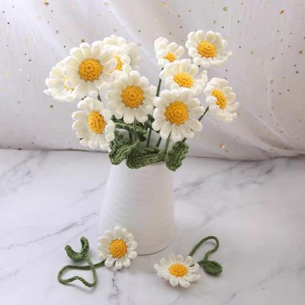 Hình ảnh minh họa: Hoa cúc được đan bằng len
