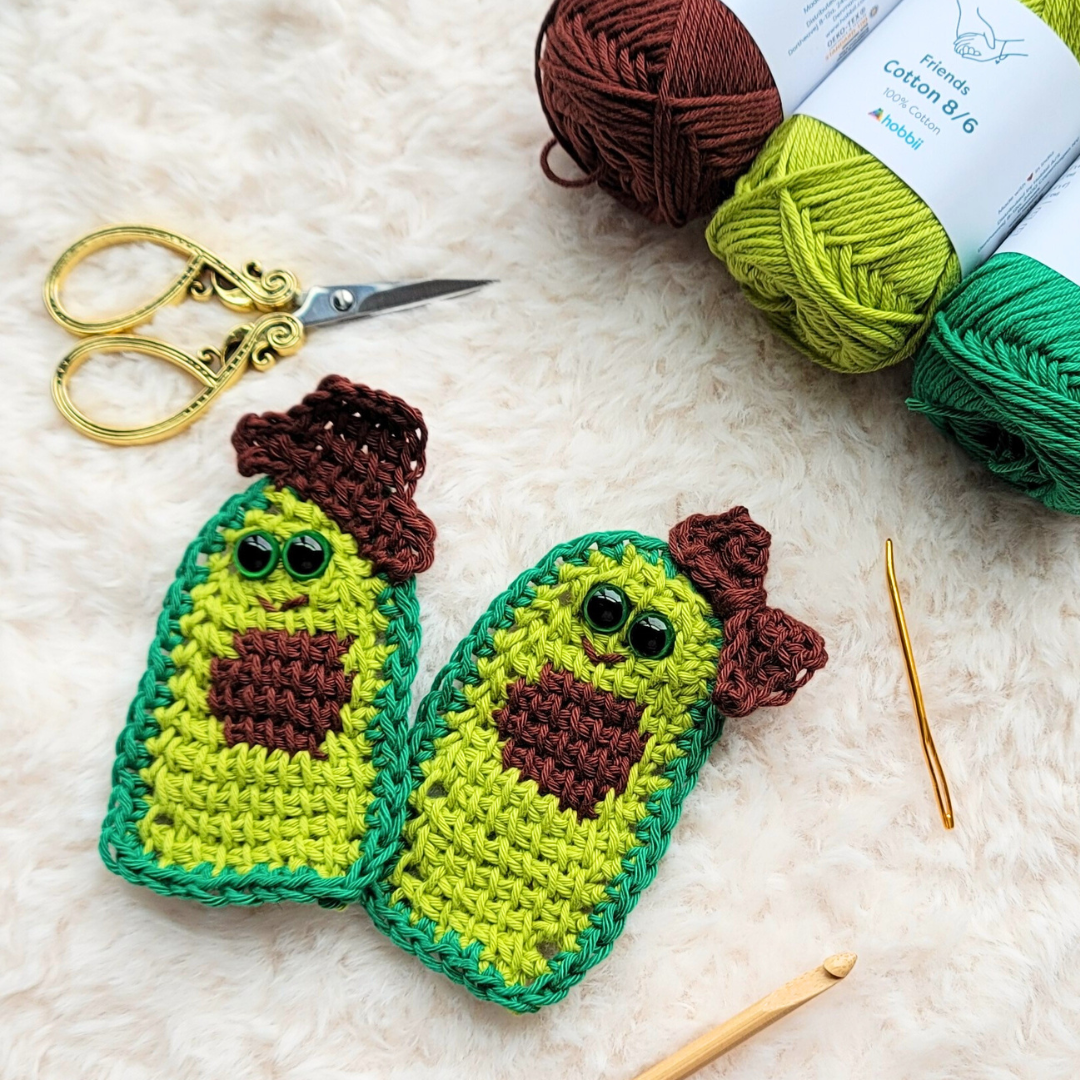 A fun free crochet food pattern for an Avocado Tunisian crochet applique. Practice the basic Tunisian crochet stitches and techniques! 