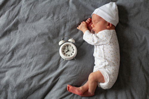 赤ちゃんが寝ない…！理由や寝かしつけのコツ、スヤスヤ眠る抱っこの方法 ママのためのライフスタイルメディア