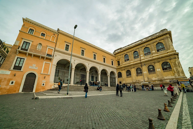 Cầu nguyện tại nhà thờ San Pietro in Vincoli (Thánh Phêrô bị xiềng xích), một bài thánh ca về tự do