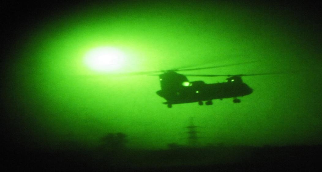 C:\Users\Spiros\Desktop\ΣΙΝΟΥΚ\CH-47_Chinook_flying_night_vision.jpg