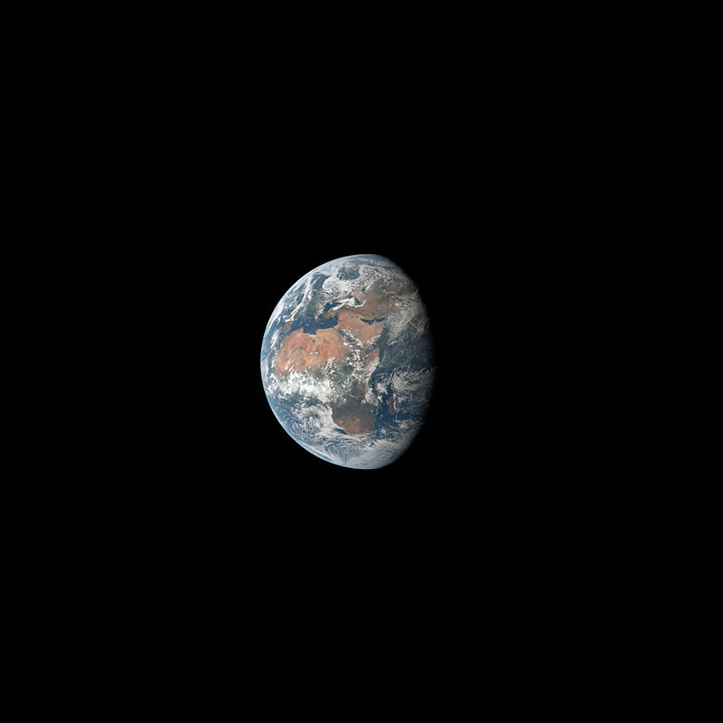 Apollo_11_Earth.jpg
