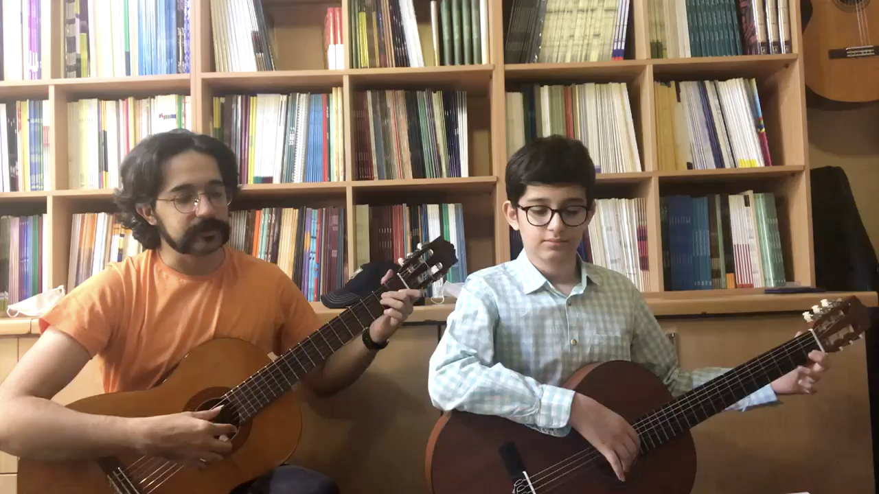 سوغاتی دوره آرتین اسدی هنرجوی متوسطه گیتار شاهین پورعابدینی