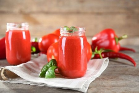 Tomato and bell pepper smoothie