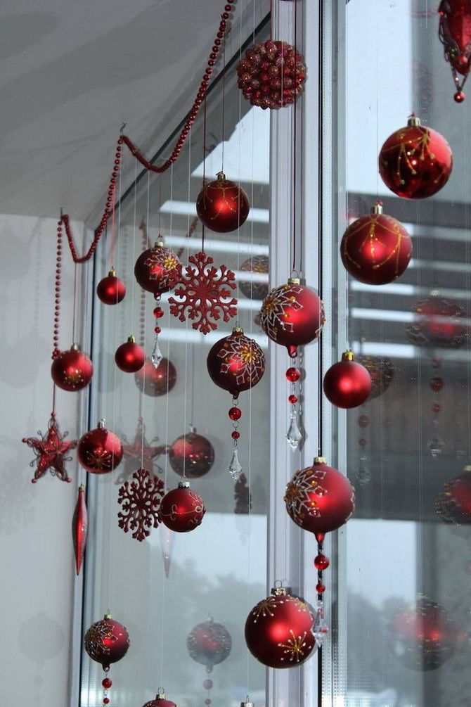 Decor for the New Year 2022: Christmas balls in the interior 28