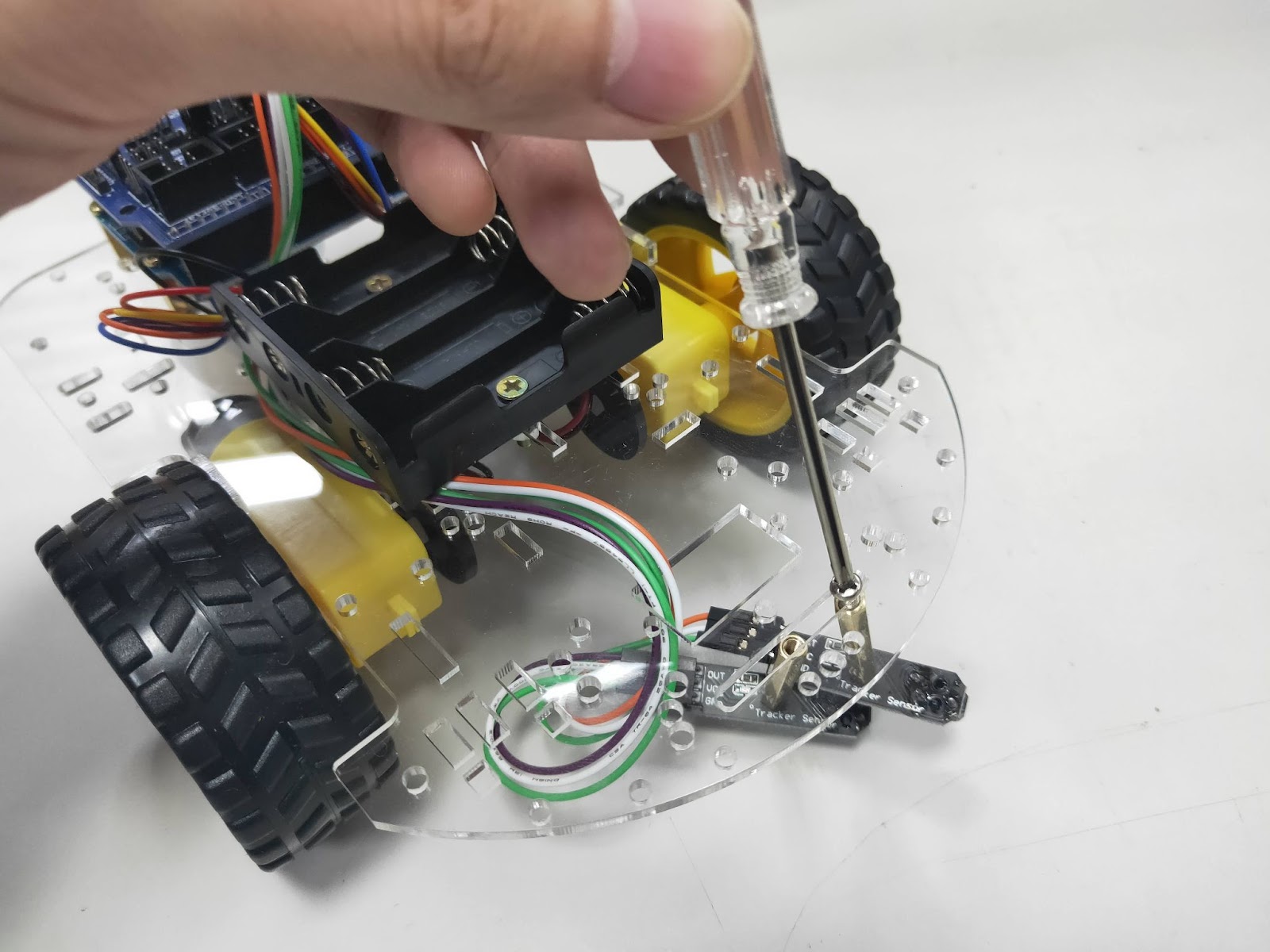 Arduino 自走車教學系列 - 單元(三)循線與避障