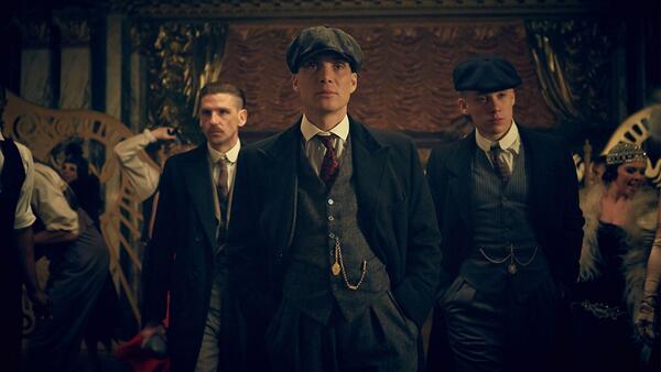 Áo khoác Trench Coat đen bí ẩn và lịch lãm - phong cách quý ông Peaky Blinders