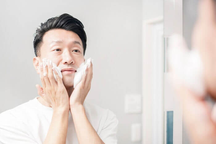 Rửa mặt được xem là bước làm sạch đầu tiên trong quá trình skincare và đây cũng được xem là 1 trong những bước khá quan trọng.