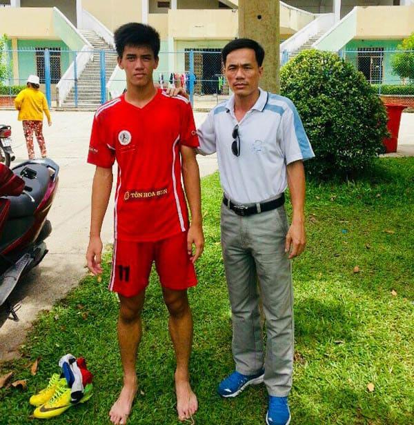 Những ngày đầu theo đuổi sự nghiệp bóng đá của Tiến Linh