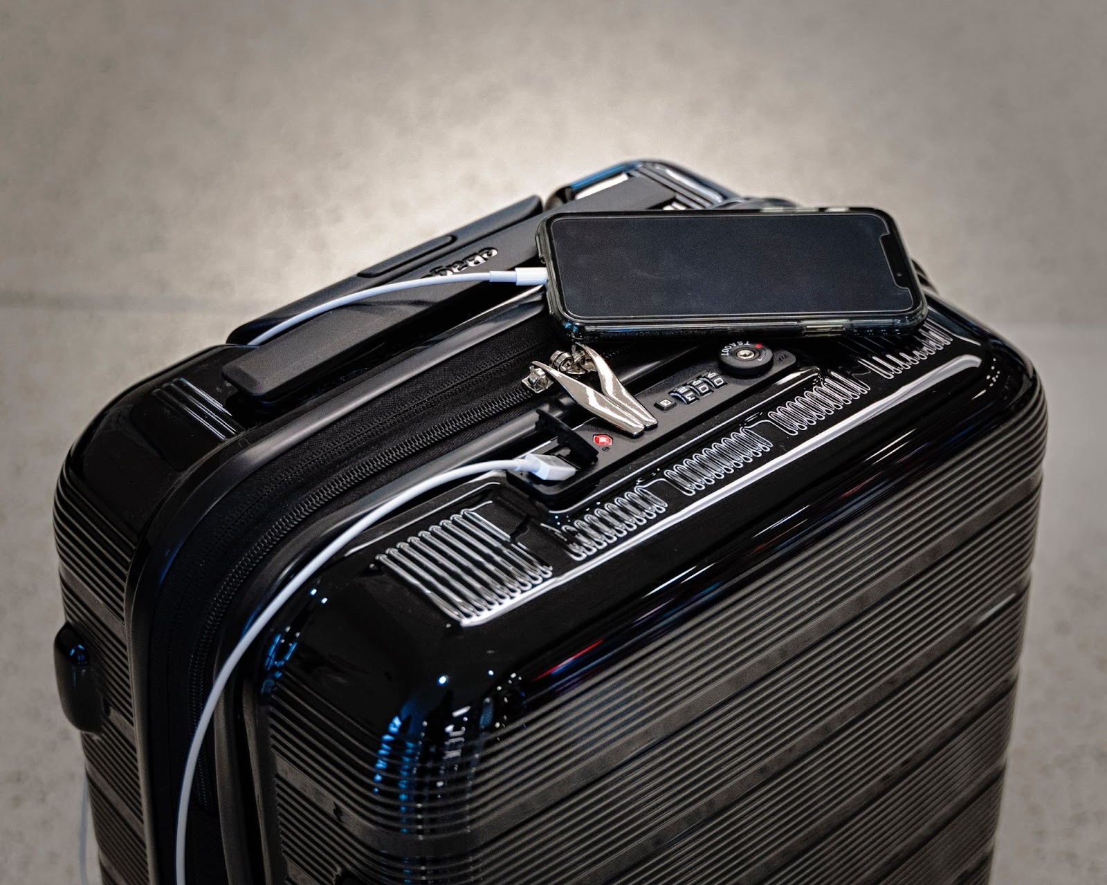 Airport assistance, airport luggage,
heavy luggage