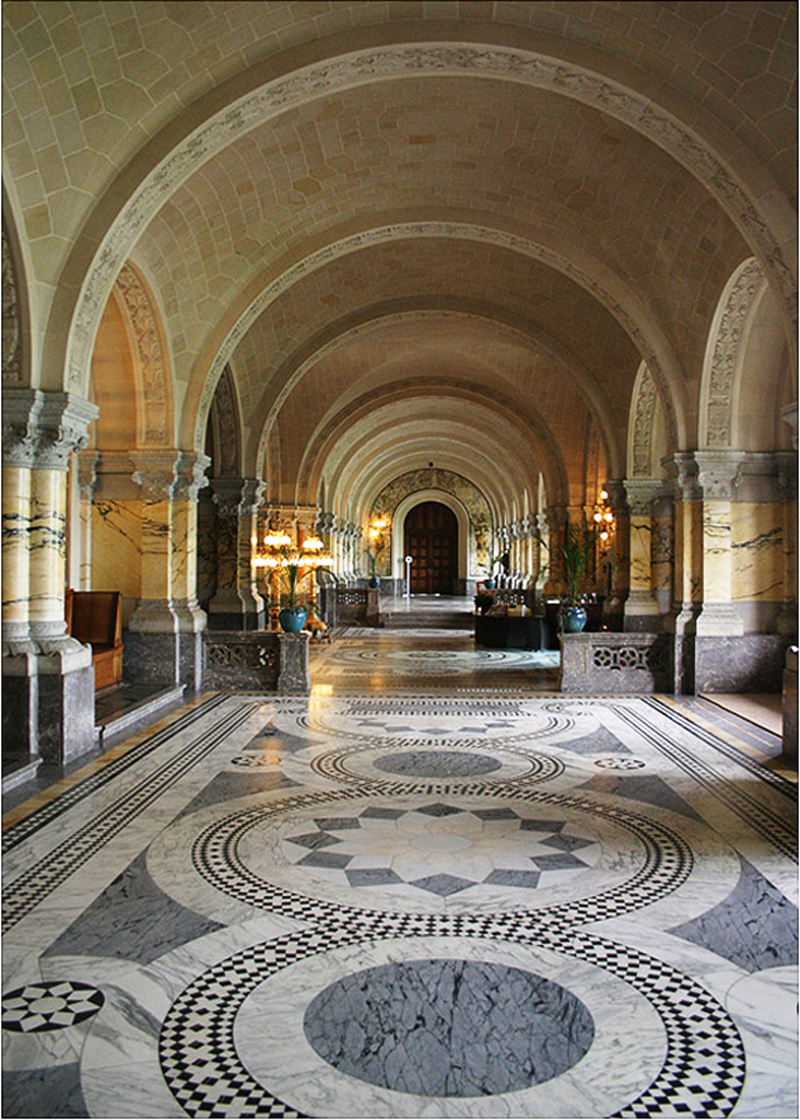 Main_Hall_of_the_Peace_Palace.jpg