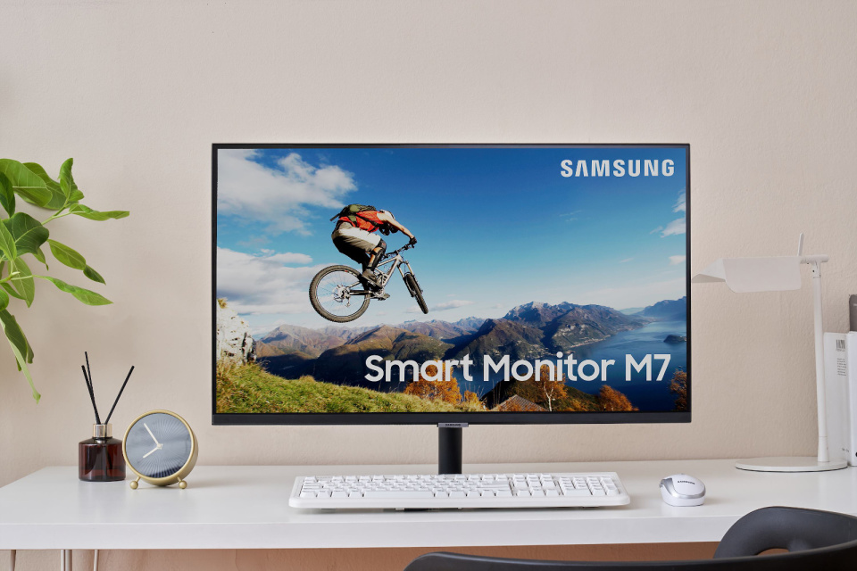 Samsung M7 Smart Monitor Review - Tech Stunt