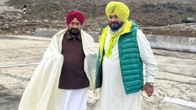 Punjab's Panga over? Sidhu-Chani showed a picture of solidarity in the  Congress meeting, said- All is well now - DBP News