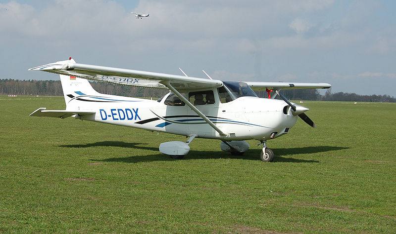 White Cessna 172s