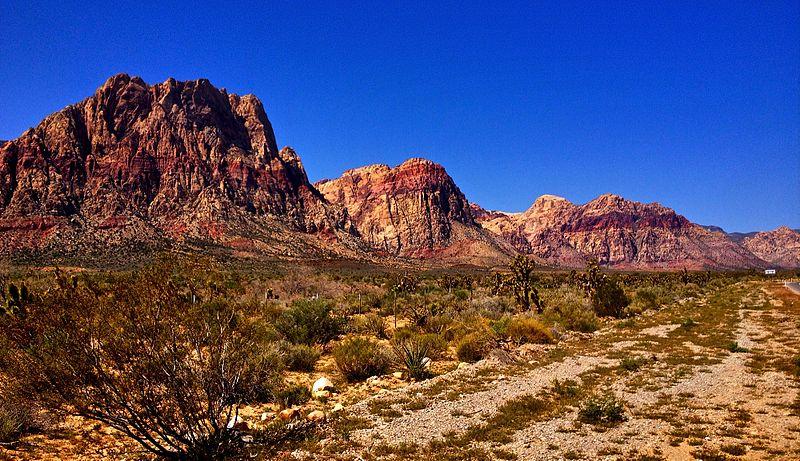 File:Red Rock Canyon view at the entrance - Las Vegas.jpeg