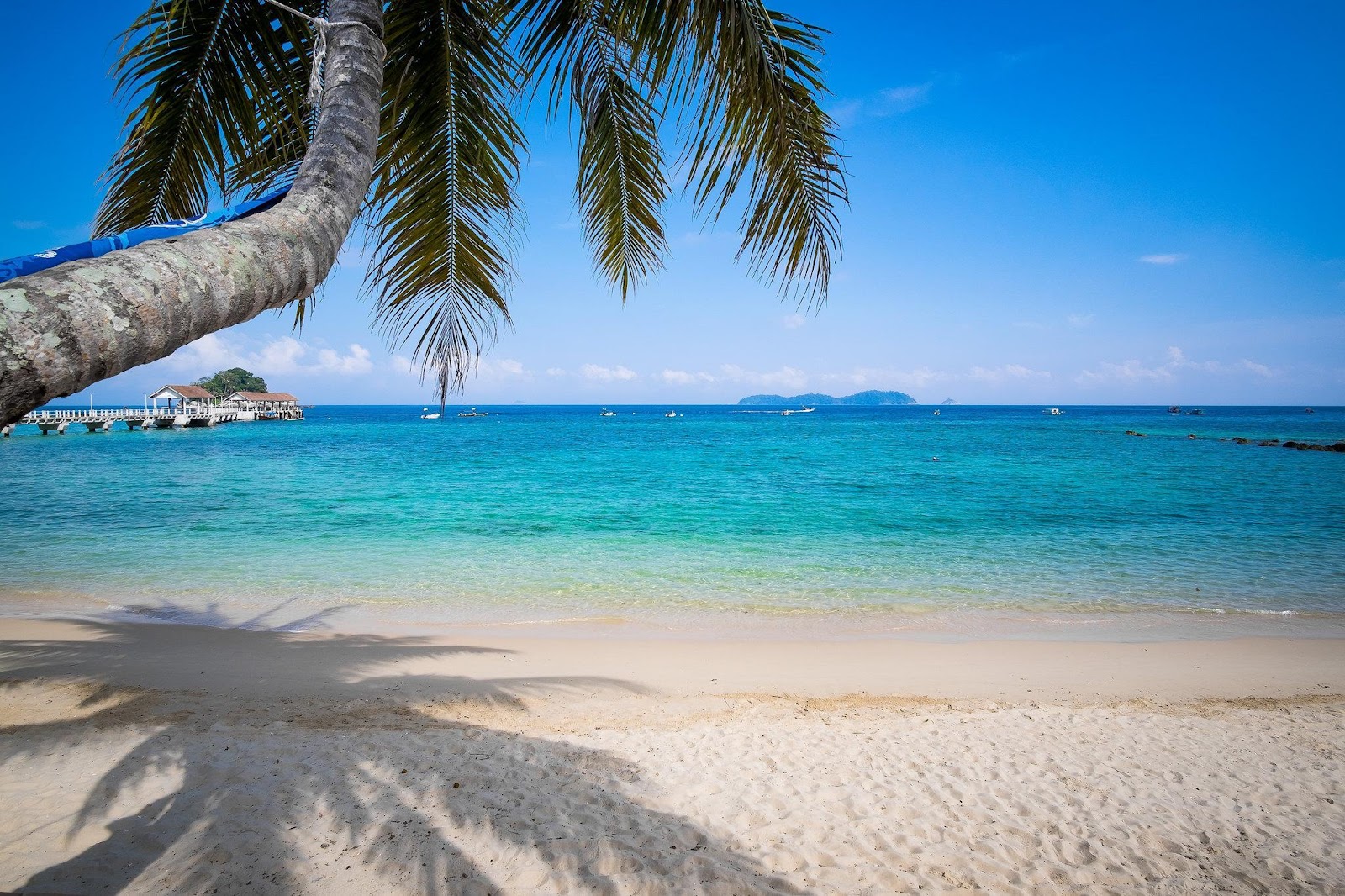 mersing-beach-turquoise-pulau-tioman-malaysia