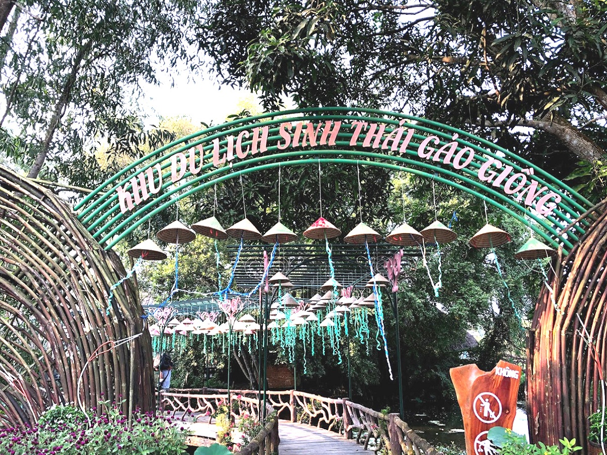 Ghe-tham-khu-du-lich-sinh-thai-Gao-Giong-mua-nuoc-noi