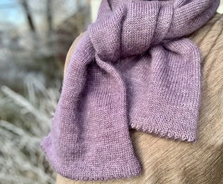 light purple knit scarf close up