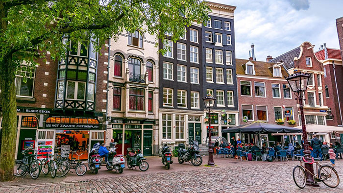 Khám phá tour du lịch Hà Lan -Một góc phố thủ đô Amsterdam