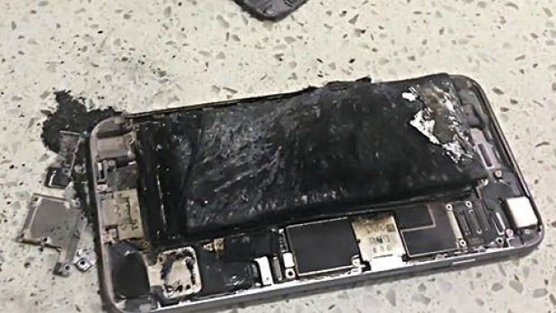 Comment refroidir un iPhone chaud: iPhone explosé