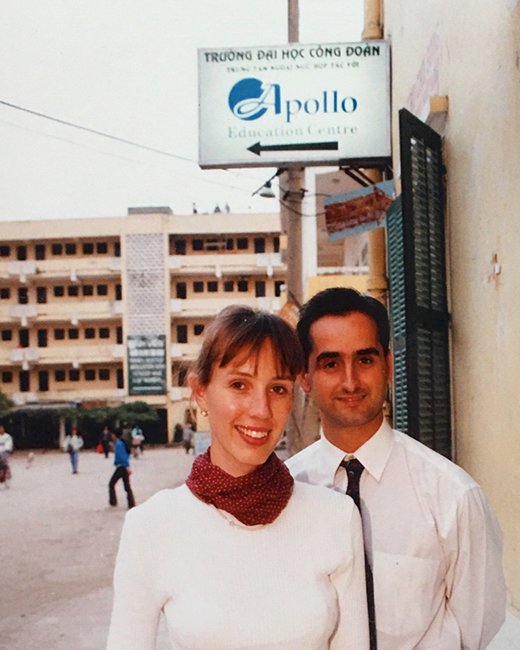 Bà Arabella Peters và ông Khalid Muhmood tại Việt Nam những năm 1990