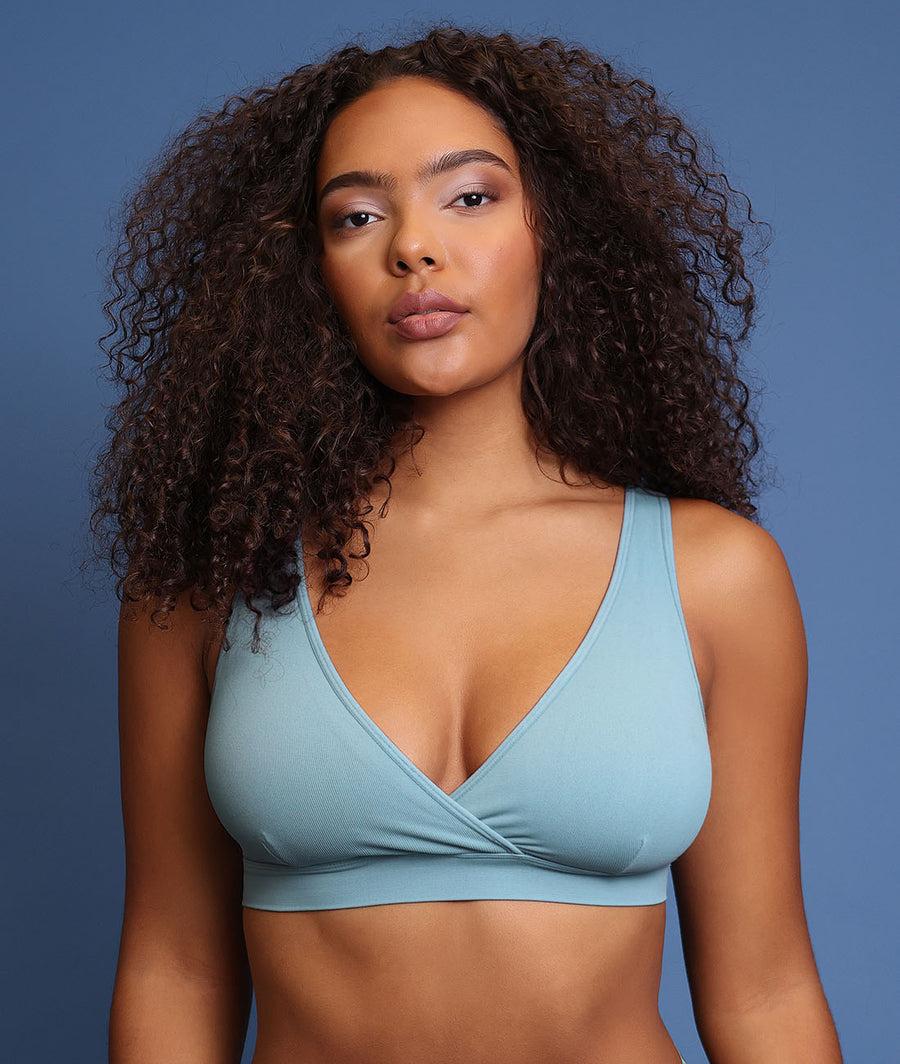 https://www.cosmolle.com/cdn/shop/products/LowBackSeamlessDeepVNecklineBra_16_900x.jpg?v=1670393994