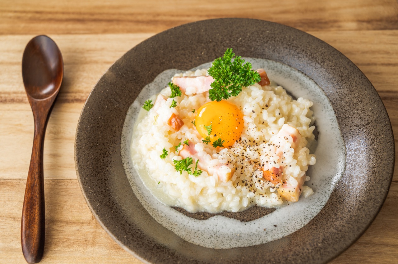 1. まるでカルボナーラのようなマイルドな味わい「ベーコンとチーズの卵かけご飯」