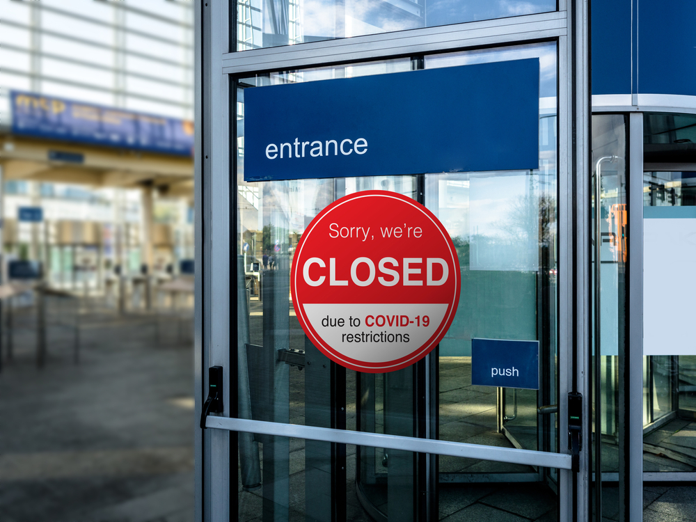 Sebuah toko tutup, sebagai dampak dari wabah coronavirus