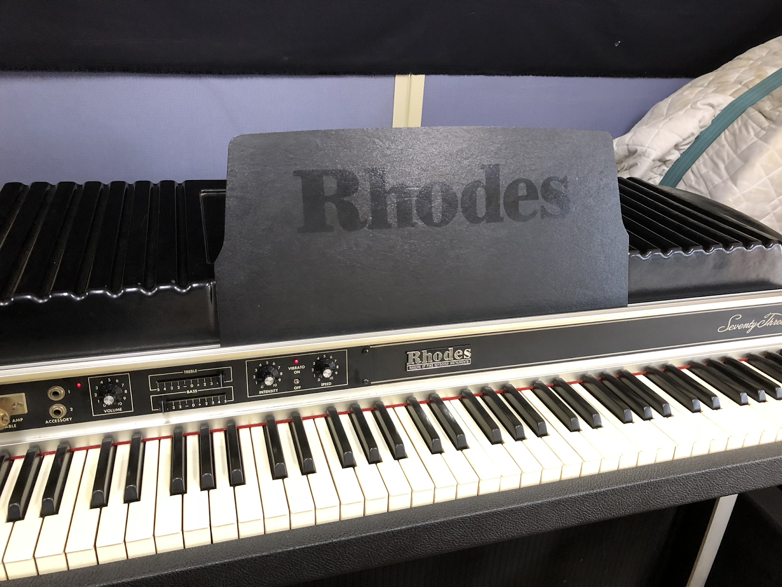 Fender Rhodes 73key スーツケースステージピアノ