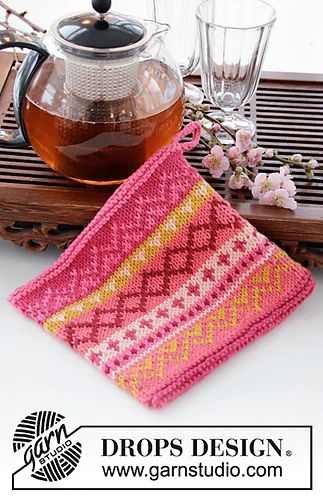 fair isle knit pot holder in pink, white and yellow