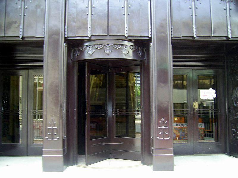 https://upload.wikimedia.org/wikipedia/commons/thumb/5/5e/HK_OBOCBldg_Entrance.JPG/800px-HK_OBOCBldg_Entrance.JPG