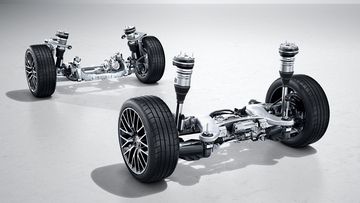 Hệ thống treo Airmatic được Mercedes tiếp tục nâng cấp, mang đến độ ổn định và êm dịu vượt trội, làm phẳng gần như mọi mấp mô trên đường, mang đến cho chủ nhân trải nghiệm thoải mái nhất trên mọi hành trình.
