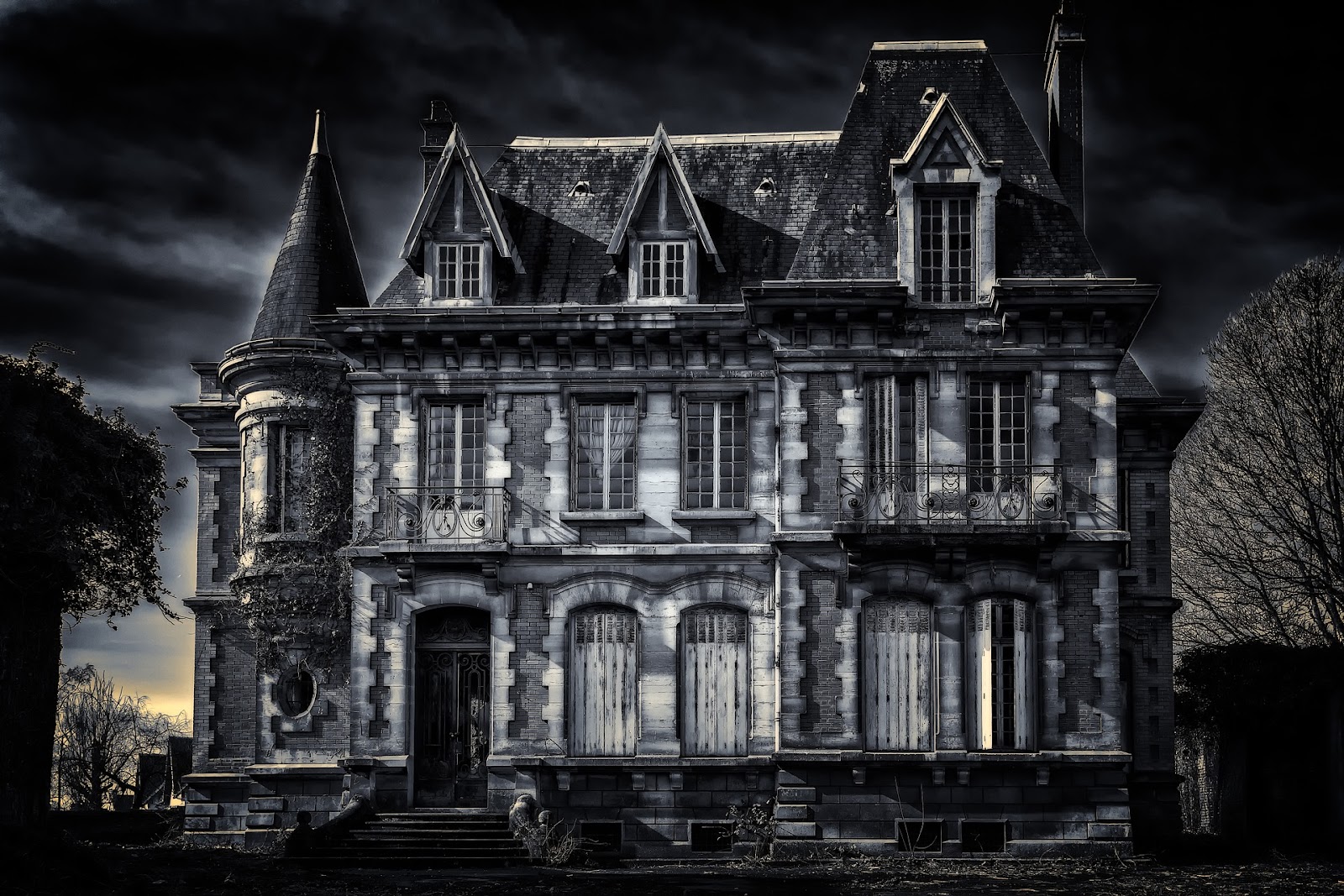 An image of a house haunted