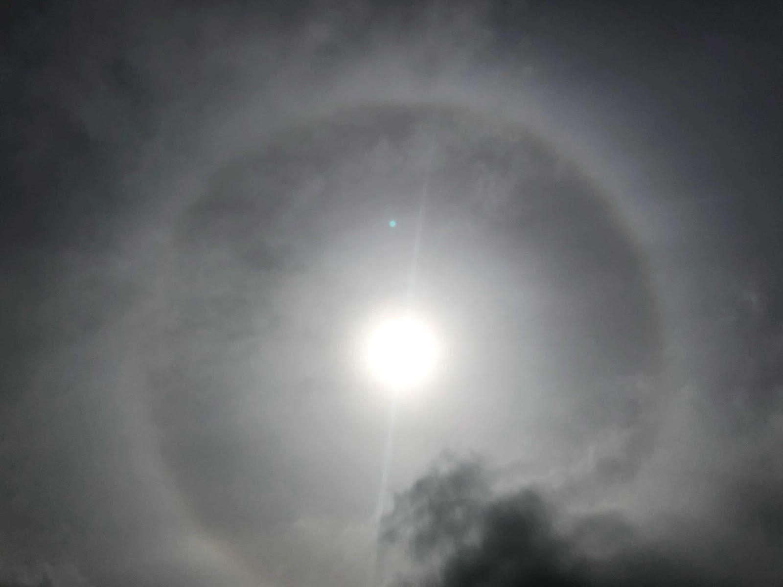 Take the sun and add raindrops you get rainbows and rings around the sun (Source: Palmia Observatory)