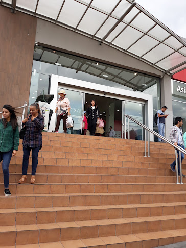 Centro Comercial El Condado Piso: 1, Av. de la Prensa, Quito 170301