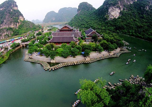 https://khanhsinh.com/UploadFile/Tour/VIETNAM_TOURS/NINHBINH_TOURS/Bai-dinh/tour-bai-dinh-trang-an-1.jpg