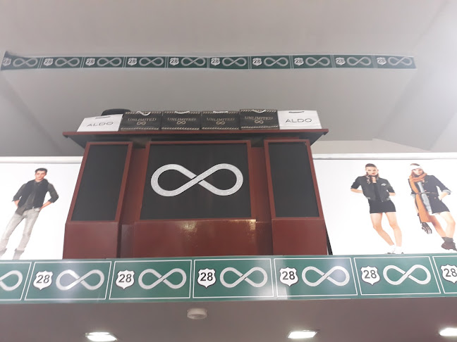 3XVX+J4V, Milenium Plaza, Primer Calle José Peralta, Todos Santos, Cuenca 010107