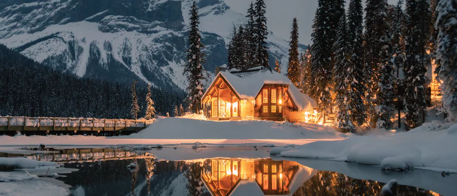 a cabin on a snowy mountainside