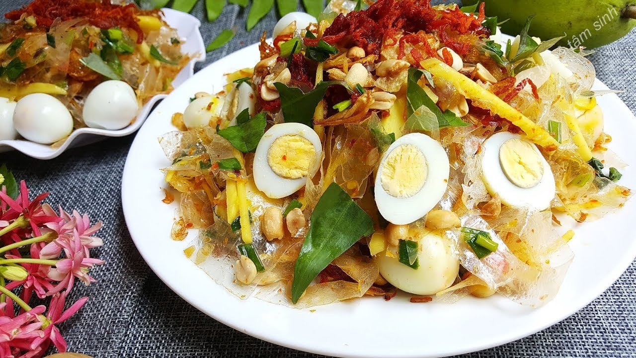 Bánh tráng trộn - món ăn được yêu thích nhiều nhất vào mùa hè
