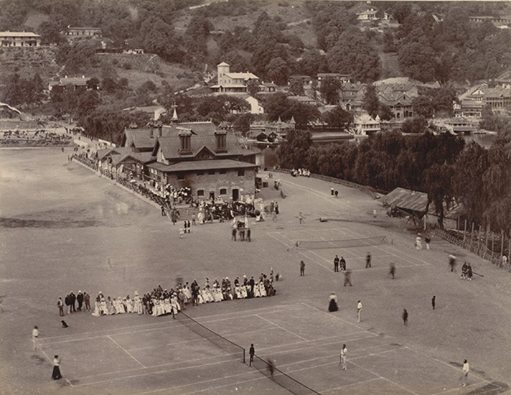 '1899 में आज के फ्लैट्स (हमारी आमा के अनुसार तब 'किरकिट') में खेले जाने वाला यह टेनिस मैच हमारे आज लगाये प्रोफाइल फोटो के साथ ठीक-ठीक मैच करेगा.'