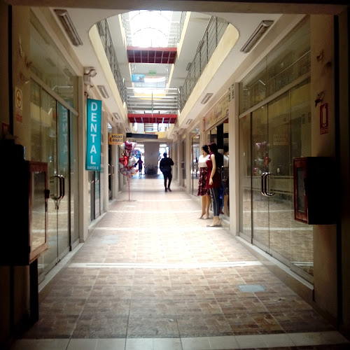 Opiniones de Centro Comercial San Juan Bautista II en Miraflores - Centro comercial