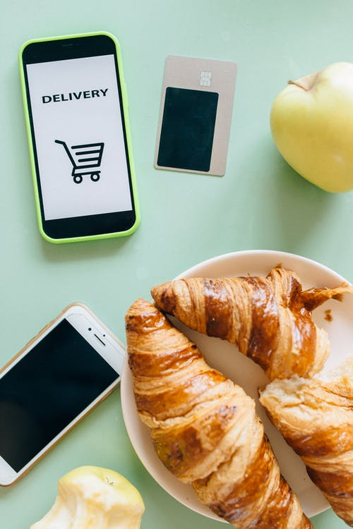 The Pros and Cons of Adding Food Delivery Services to Your Restaurant 2
