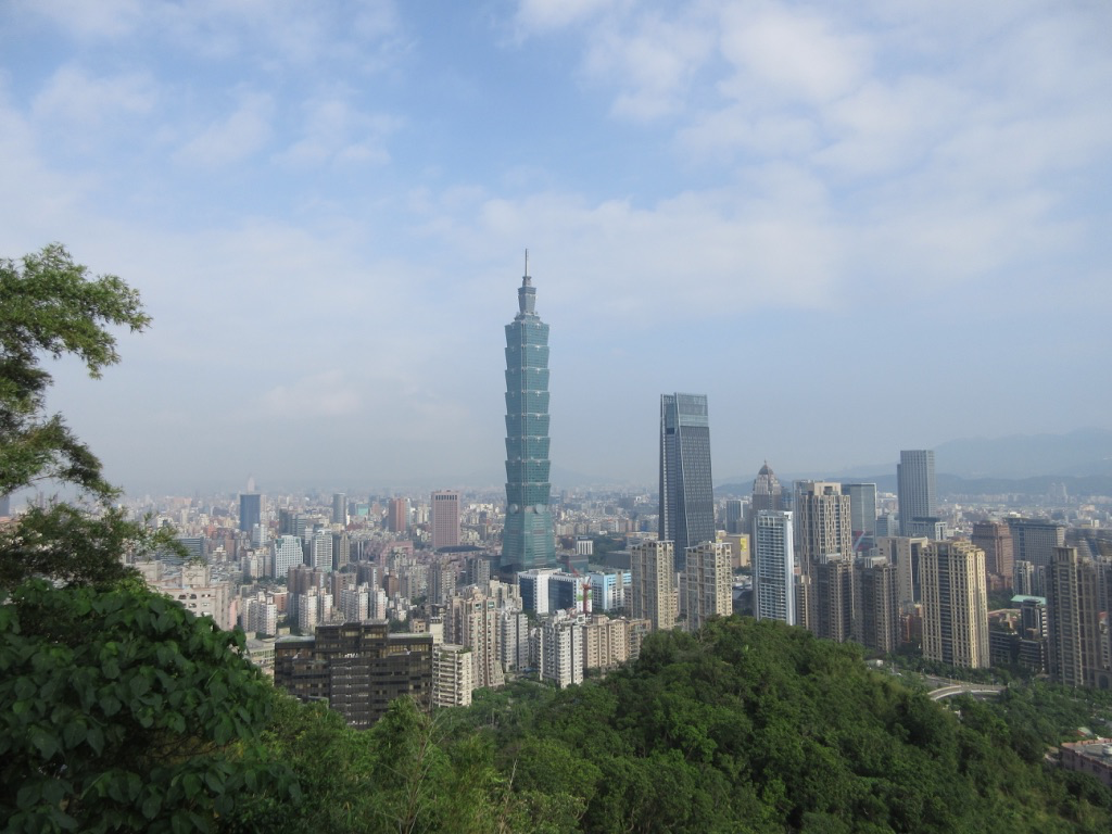 Elephant Mountain in Taipei, Taiwan Elephant Mountain in Taipei, Taiwan