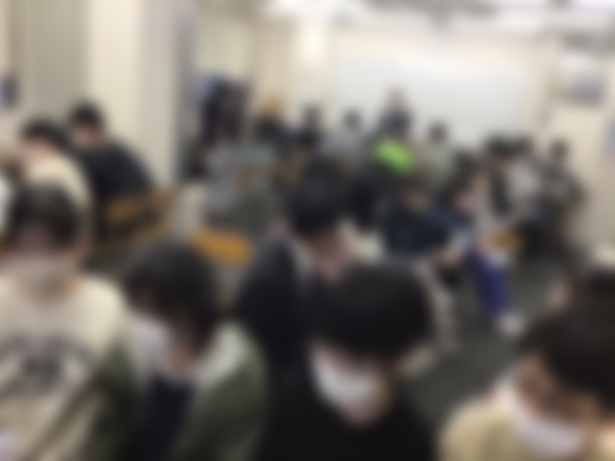 盛り上がっている生徒の様子