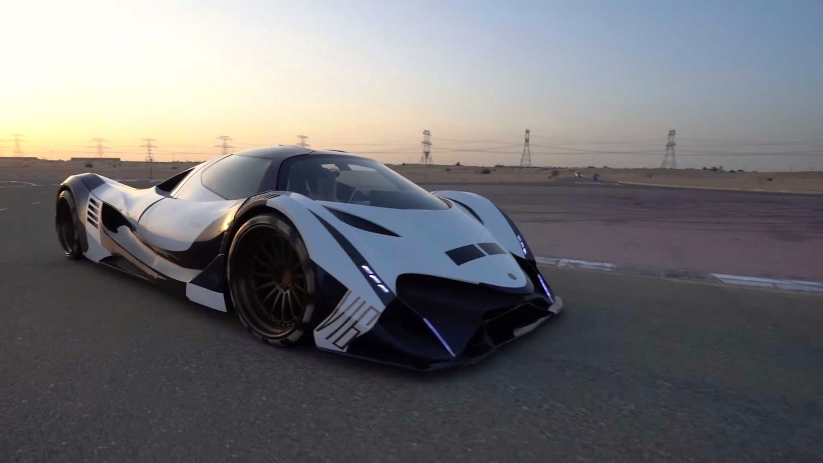 сенсаційний арабський гіперкар Devel Sixteen 