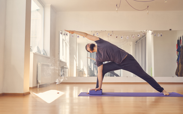 warrior-pose-with-yoga-block