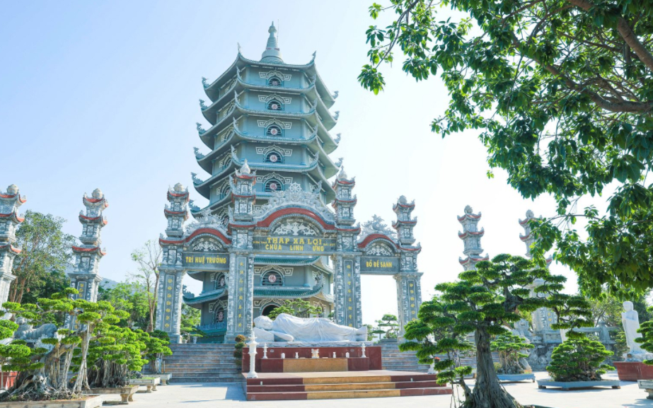 Tháp Xá Lợi là địa điểm tham quan nổi tiếng tại Ngũ Hành Sơn Đà Nẵng