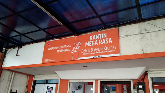 Kantin Mega Rasa di sekitar Taman Fatahillah. (Sumber foto: Dok. pribadi penulis)