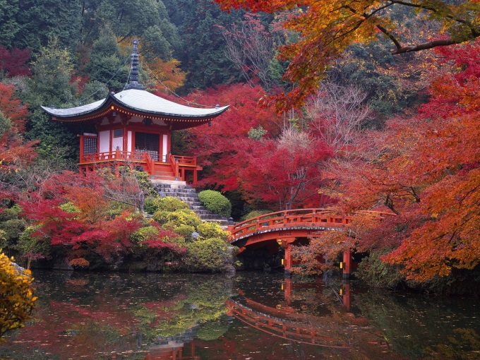 Blue Sky Daigo_ji_Buddhist_Temple_in_Autumn_Kyoto_Japan_Img01.jpg