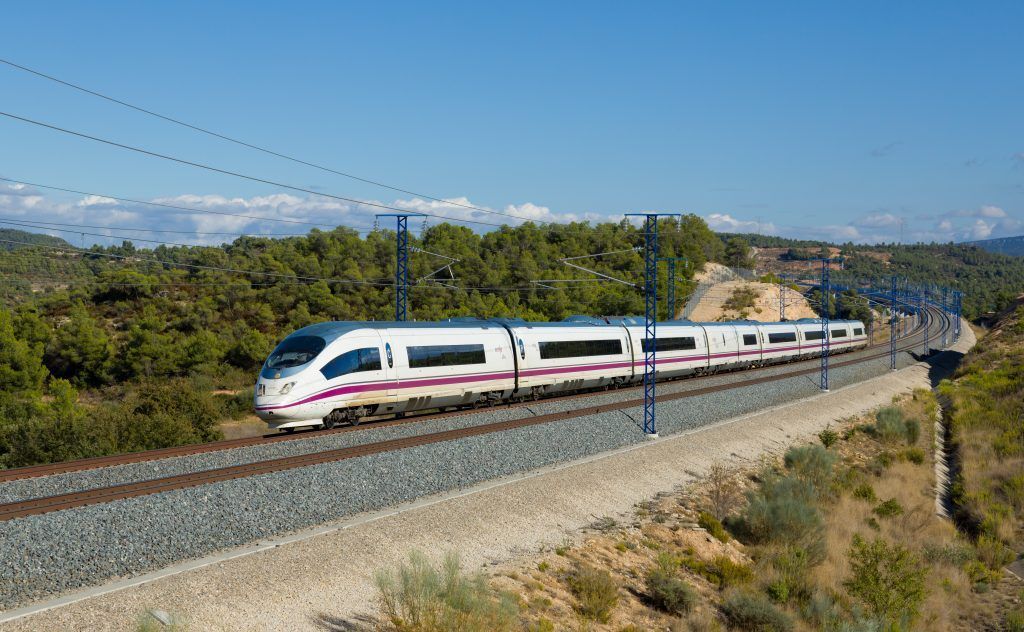 Un model de país que aposta per l'alta velocitat ¿oblida el que hi ha al mig de les grans ciutats ?.